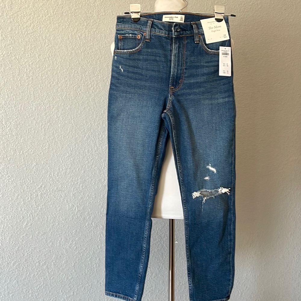 New Abercrombie and Fitch The Mom High Rise Jeans